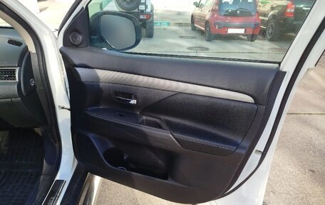 Mitsubishi Outlander III рестайлинг 3, 2012 год, 1 320 000 рублей, 10 фотография