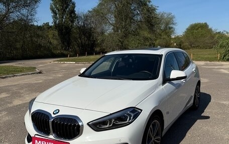 BMW 1 серия, 2022 год, 3 750 000 рублей, 2 фотография