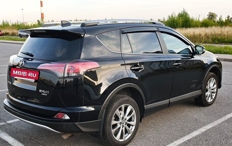 Toyota RAV4, 2017 год, 2 300 000 рублей, 5 фотография