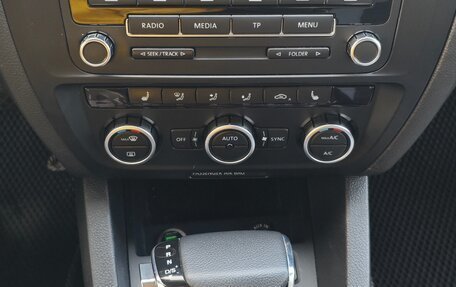 Volkswagen Jetta VI, 2012 год, 800 000 рублей, 8 фотография