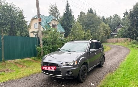 Mitsubishi Outlander III рестайлинг 3, 2011 год, 1 300 000 рублей, 2 фотография