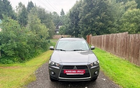 Mitsubishi Outlander III рестайлинг 3, 2011 год, 1 300 000 рублей, 4 фотография