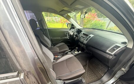 Mitsubishi Outlander III рестайлинг 3, 2011 год, 1 300 000 рублей, 13 фотография