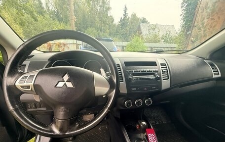 Mitsubishi Outlander III рестайлинг 3, 2011 год, 1 300 000 рублей, 15 фотография