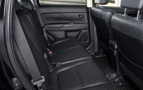 Mitsubishi Outlander III рестайлинг 3, 2016 год, 1 659 000 рублей, 16 фотография