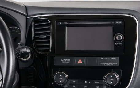 Mitsubishi Outlander III рестайлинг 3, 2016 год, 1 659 000 рублей, 15 фотография
