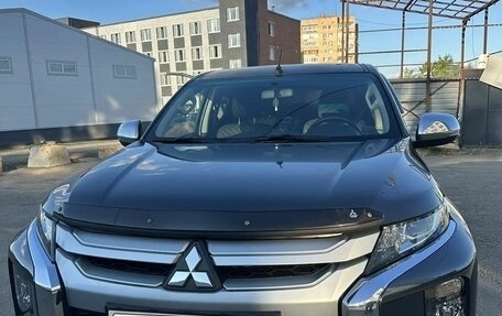 Mitsubishi L200 IV рестайлинг, 2022 год, 4 050 000 рублей, 2 фотография