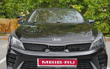 KIA Rio IV, 2021 год, 1 750 000 рублей, 2 фотография