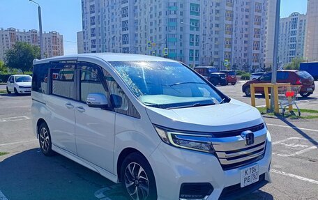 Honda Stepwgn IV, 2019 год, 2 400 000 рублей, 2 фотография