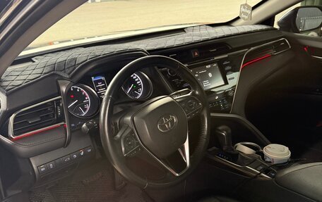 Toyota Camry, 2018 год, 2 550 000 рублей, 9 фотография