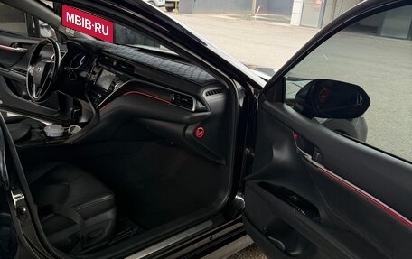 Toyota Camry, 2018 год, 2 550 000 рублей, 13 фотография