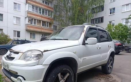 Chevrolet Niva I рестайлинг, 2011 год, 240 000 рублей, 3 фотография