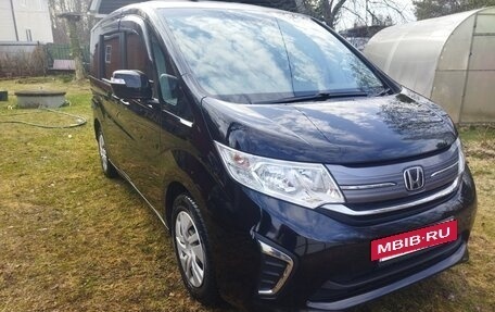 Honda Stepwgn IV, 2018 год, 1 850 000 рублей, 2 фотография