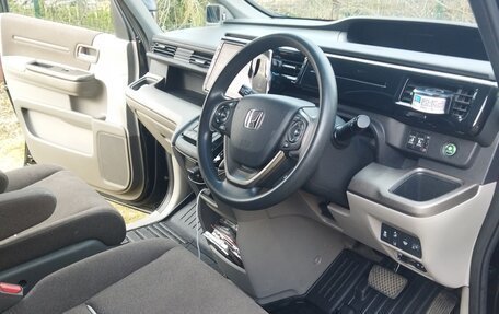 Honda Stepwgn IV, 2018 год, 1 850 000 рублей, 13 фотография