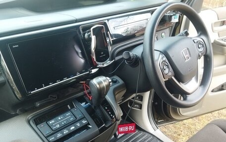 Honda Stepwgn IV, 2018 год, 1 850 000 рублей, 16 фотография