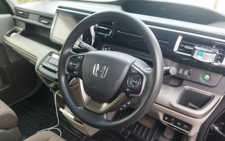 Honda Stepwgn IV, 2018 год, 1 850 000 рублей, 20 фотография