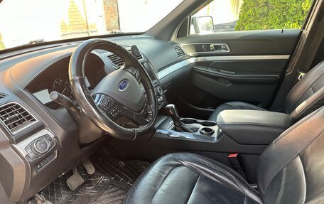 Ford Explorer VI, 2017 год, 2 400 000 рублей, 6 фотография
