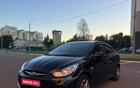 Hyundai Solaris II рестайлинг, 2013 год, 800 000 рублей, 3 фотография