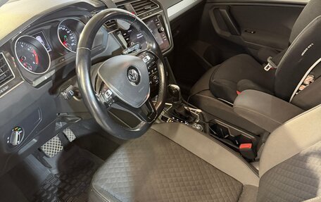 Volkswagen Tiguan II, 2018 год, 2 200 000 рублей, 2 фотография