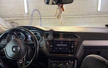 Volkswagen Tiguan II, 2018 год, 2 200 000 рублей, 3 фотография