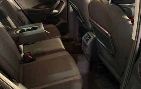Volkswagen Tiguan II, 2018 год, 2 200 000 рублей, 4 фотография