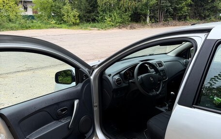 Renault Logan II, 2017 год, 835 000 рублей, 10 фотография