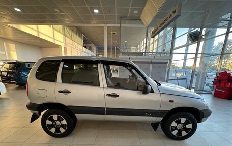 Chevrolet Niva I рестайлинг, 2004 год, 349 900 рублей, 2 фотография