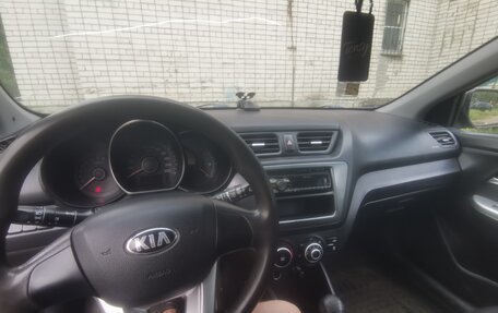 KIA Rio III рестайлинг, 2013 год, 950 000 рублей, 2 фотография