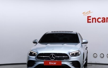 Mercedes-Benz E-Класс, 2022 год, 4 866 000 рублей, 2 фотография