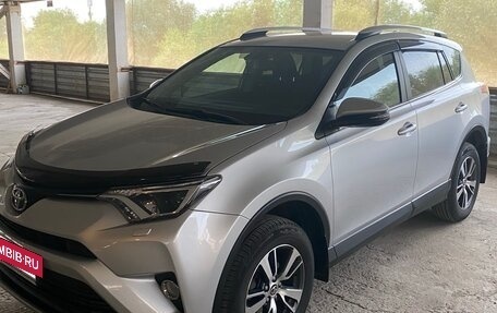 Toyota RAV4, 2017 год, 3 200 000 рублей, 2 фотография