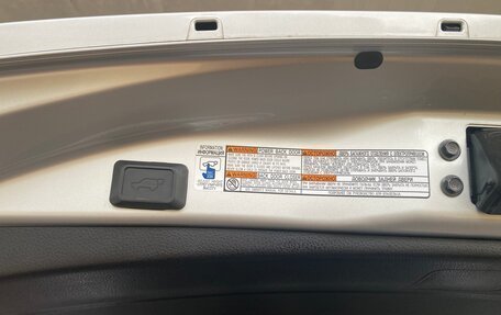 Toyota RAV4, 2017 год, 3 200 000 рублей, 6 фотография