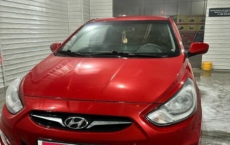 Hyundai Solaris II рестайлинг, 2011 год, 370 000 рублей, 1 фотография