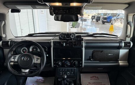 Toyota FJ Cruiser, 2011 год, 4 899 000 рублей, 16 фотография