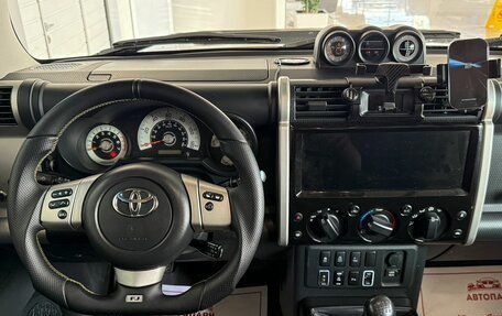 Toyota FJ Cruiser, 2011 год, 4 899 000 рублей, 17 фотография