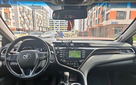 Toyota Camry, 2018 год, 2 399 999 рублей, 8 фотография