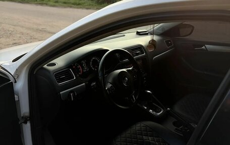 Volkswagen Jetta VI, 2013 год, 1 000 130 рублей, 4 фотография