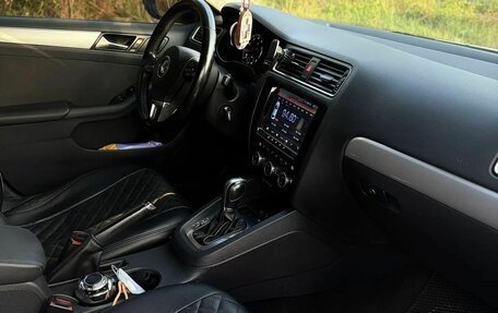 Volkswagen Jetta VI, 2013 год, 1 000 130 рублей, 6 фотография