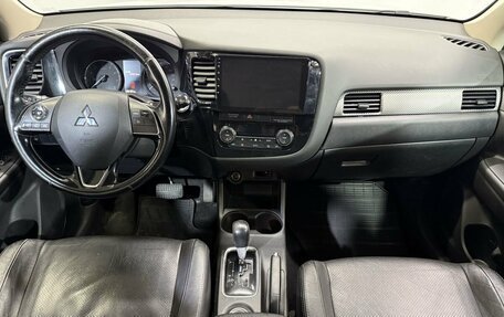 Mitsubishi Outlander III рестайлинг 3, 2015 год, 1 450 000 рублей, 9 фотография