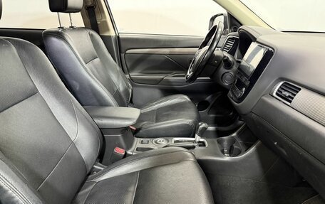 Mitsubishi Outlander III рестайлинг 3, 2015 год, 1 450 000 рублей, 10 фотография