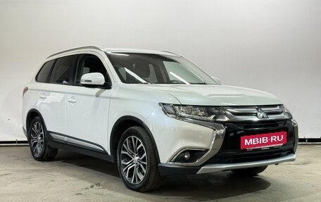 Mitsubishi Outlander III рестайлинг 3, 2015 год, 1 450 000 рублей, 3 фотография