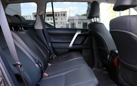 Toyota Land Cruiser Prado 150 рестайлинг 2, 2017 год, 3 780 000 рублей, 13 фотография