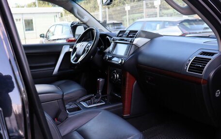 Toyota Land Cruiser Prado 150 рестайлинг 2, 2017 год, 3 780 000 рублей, 14 фотография