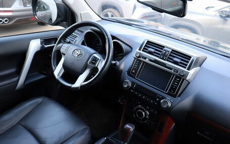 Toyota Land Cruiser Prado 150 рестайлинг 2, 2017 год, 3 780 000 рублей, 16 фотография