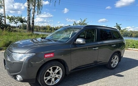 Mitsubishi Outlander III рестайлинг 3, 2013 год, 1 650 000 рублей, 1 фотография