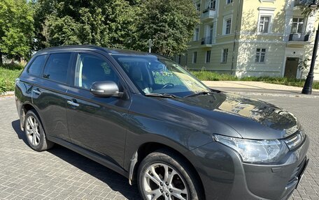 Mitsubishi Outlander III рестайлинг 3, 2013 год, 1 650 000 рублей, 2 фотография