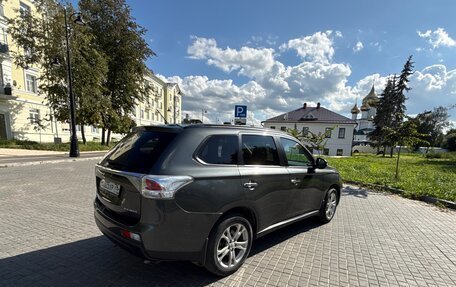 Mitsubishi Outlander III рестайлинг 3, 2013 год, 1 650 000 рублей, 6 фотография