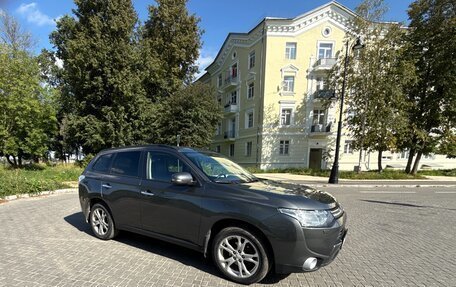 Mitsubishi Outlander III рестайлинг 3, 2013 год, 1 650 000 рублей, 5 фотография