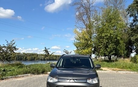 Mitsubishi Outlander III рестайлинг 3, 2013 год, 1 650 000 рублей, 7 фотография