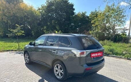 Mitsubishi Outlander III рестайлинг 3, 2013 год, 1 650 000 рублей, 4 фотография