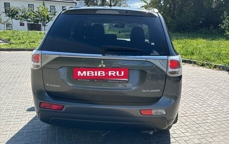 Mitsubishi Outlander III рестайлинг 3, 2013 год, 1 650 000 рублей, 3 фотография
